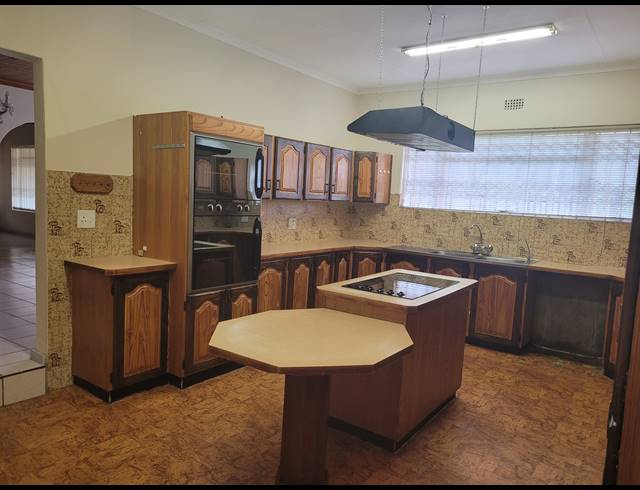 4 BEDROOM HOUSE TO LET IN SAFARI GARDENS